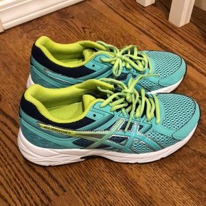 Size 6 Gel Contend 3 Asics Running Shoes like new